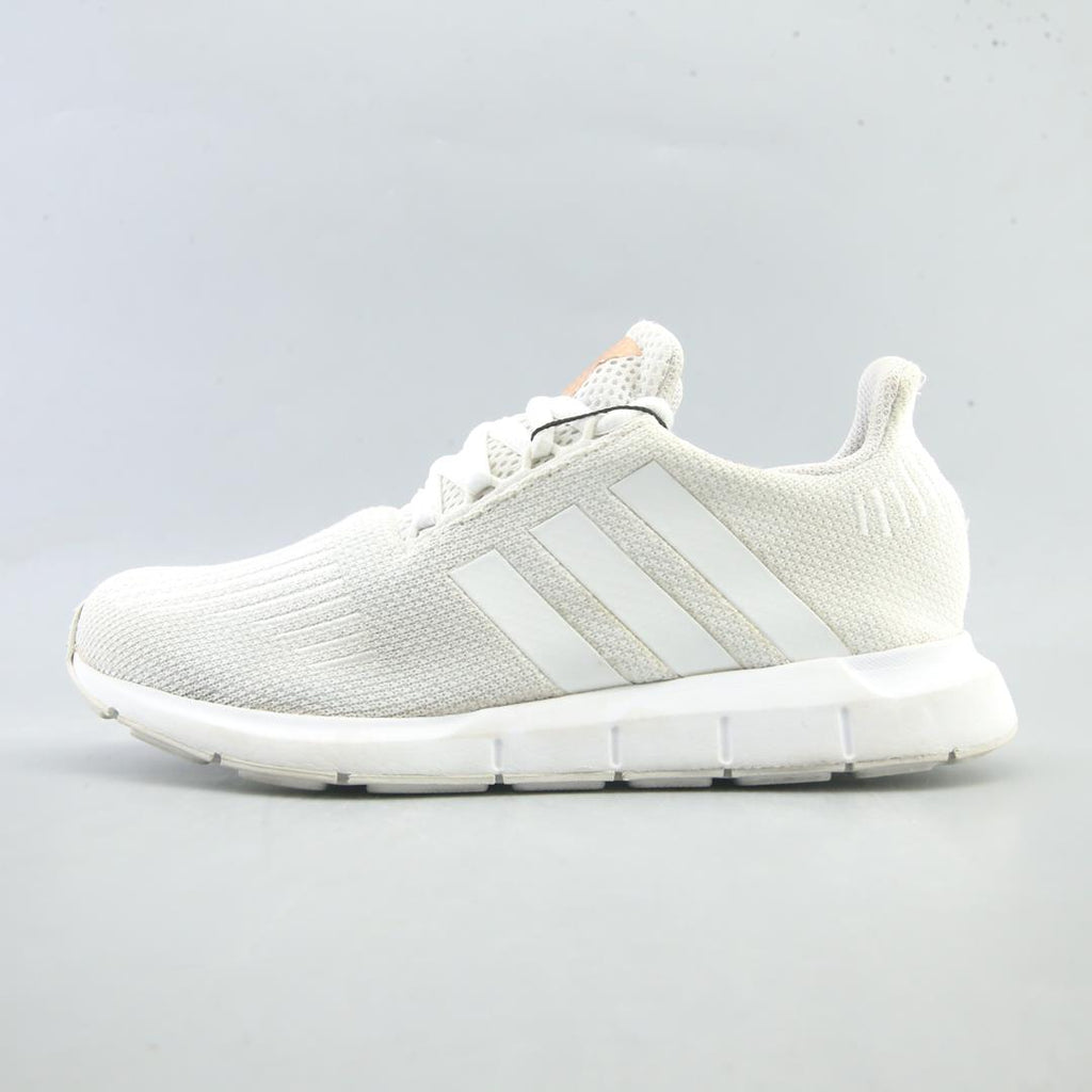 ADIDAS  SWIFT RUN X