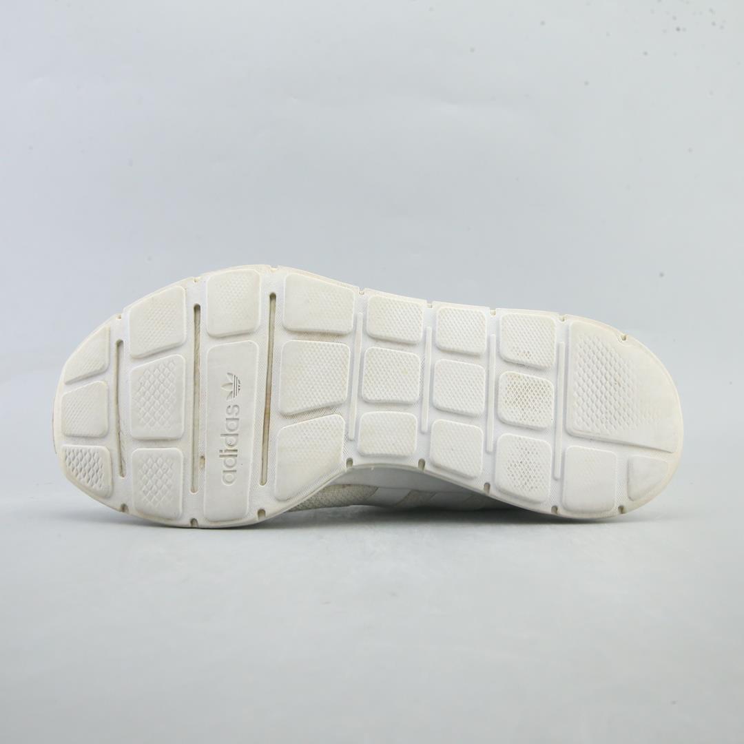 ADIDAS  SWIFT RUN