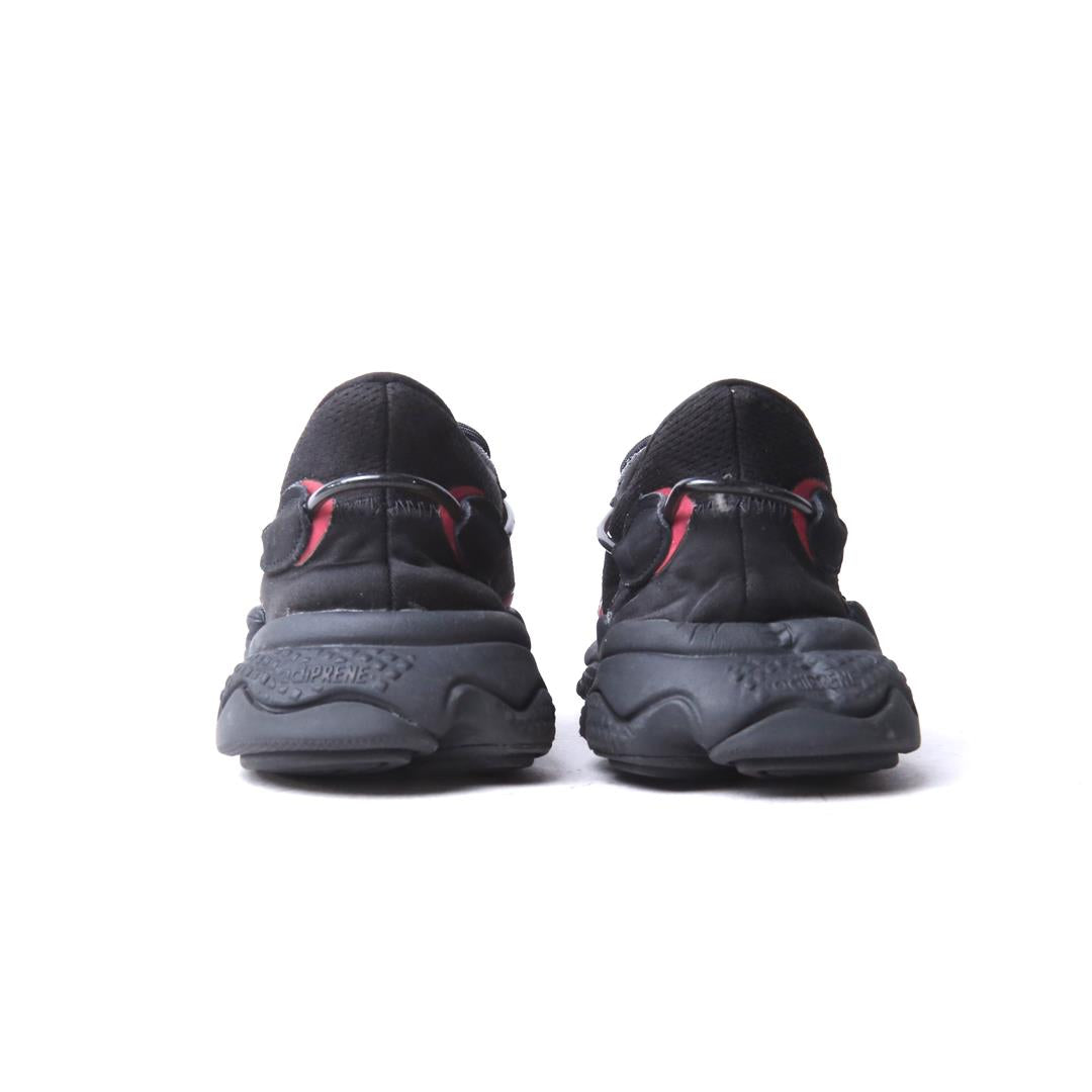 ADIDAS  OZWEEGO